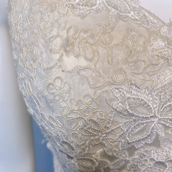 Justin Alexander #8730 Charmeuse Wedding Gown with Cap Sleeves - Picture 4 of 12